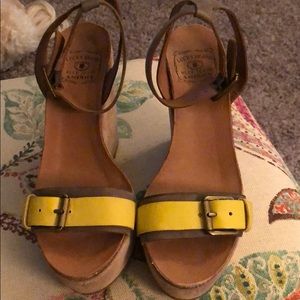 Women’s Size 6 Lucky Wedge